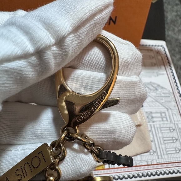 Louis Vuitton Authentic Bijoux Sac Tapage Bag Charm in Gold - Picture 5 of 7